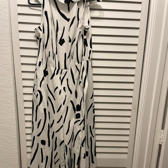 White and black romper with belt - Picture 1 of 1